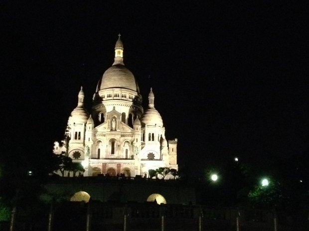 Sacré Coeur in Paris bei Nacht