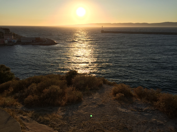Sonnenuntergang am Meer in Marseille