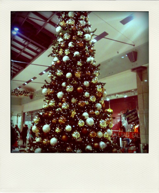 Weihnachtsbaum im Einkaufszentrum